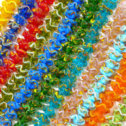 20PCS Handmade Wavy Liuli Glass Spacer Beads – Elegant Flat Round Beads for DIY Bracelets & Necklaces